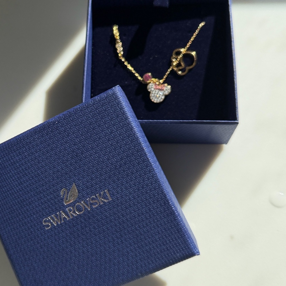 Swarovski Disney Necklace Minnie Mouse Crystal Gold
Pink Ribbon NWT /NIB - Picture 3 of 3